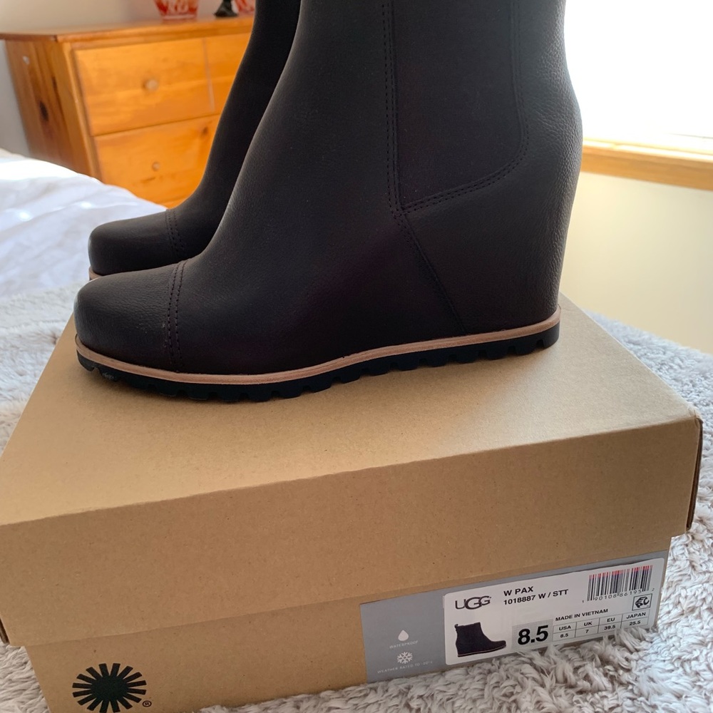Ugg boots W pax. WATERPROOF!!!